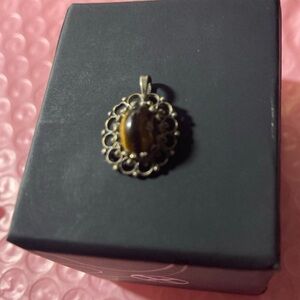 Elegant Gold Pendant with Tiger's Eye